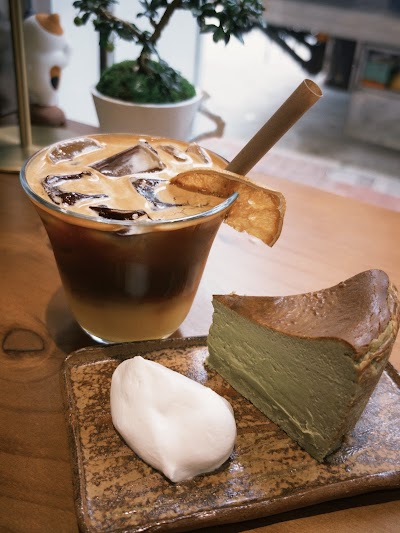 Alcove Coffee & Patisserie atmosphere