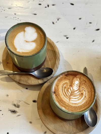 Emka Coffee Specialty & Brunch atmosphere