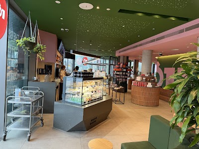LOT61 Amsterdam Centraal Station coffee