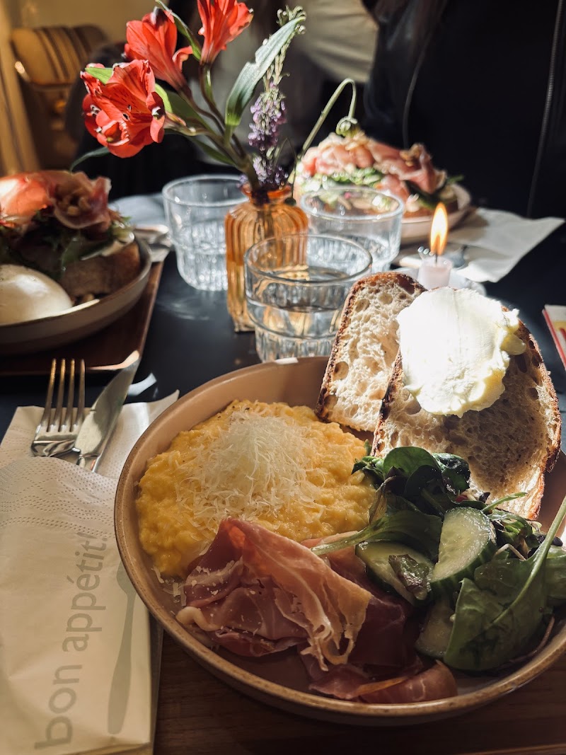 may cafe atmosphere