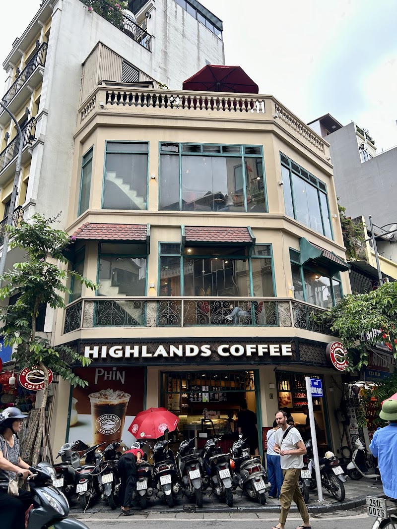 Highlands Coffee atmosphere