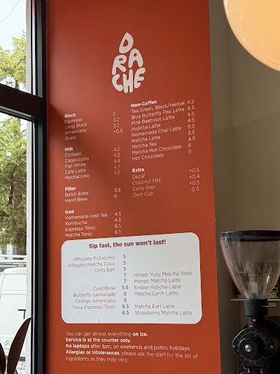 DRACHE Specialty Coffee Bar atmosphere