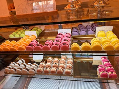 Macarons Store Café & Specialty Coffee atmosphere