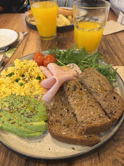 All Day Brunch by Café & Té atmosphere
