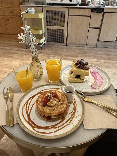 Brunch & Cake atmosphere