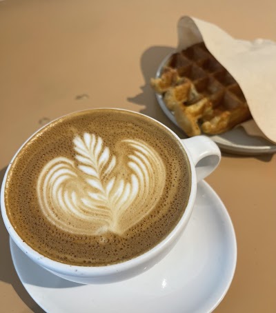 Blue Bottle Coffee - Shinjuku Cafe atmosphere