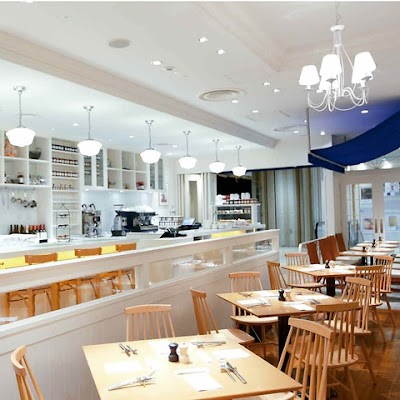 Interior of Sarabeth's LUMINE 2 Shinjuku Branch in Shinjuku