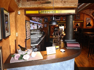 Max's Steakhouse atmosphere