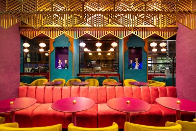 Ganesha Caffe Victoriei atmosphere
