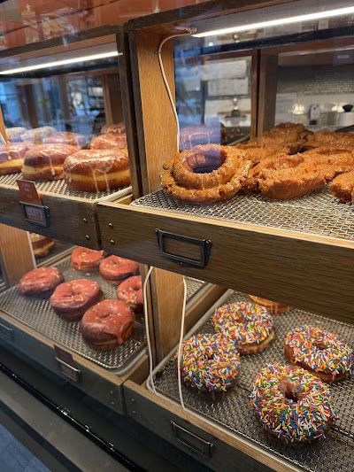 49th Parallel Café & Lucky's Doughnuts - Thurlow coffee