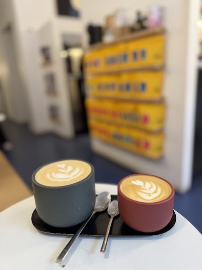 Hola Coffee Lagasca atmosphere