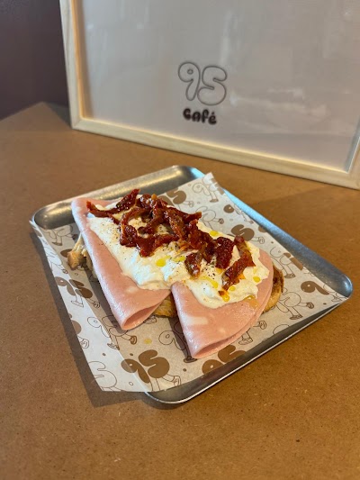 95 Café atmosphere