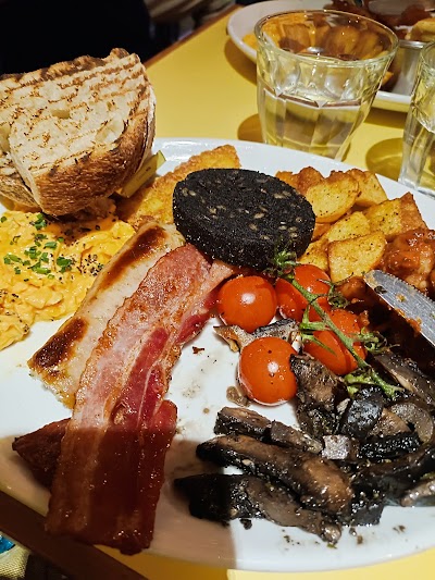 The Breakfast Club Old Compton Street atmosphere