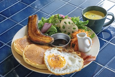 UNREAL BAKE & Cafe Bar / NAMBA BREAKFAST【2F】 atmosphere