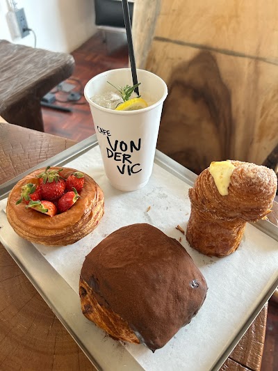 CAFE VONDERVIC atmosphere