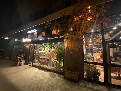 Atico Flores - Flores y Café de Especialidad in Madrid
