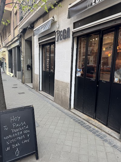 FECA Specialty Coffee & Brunch atmosphere