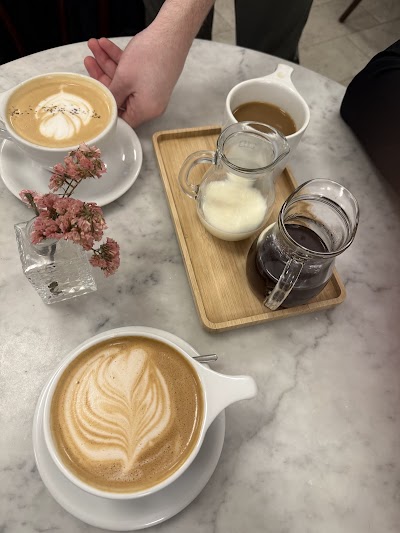 Intelligentsia Coffee Monadnock Coffeebar atmosphere