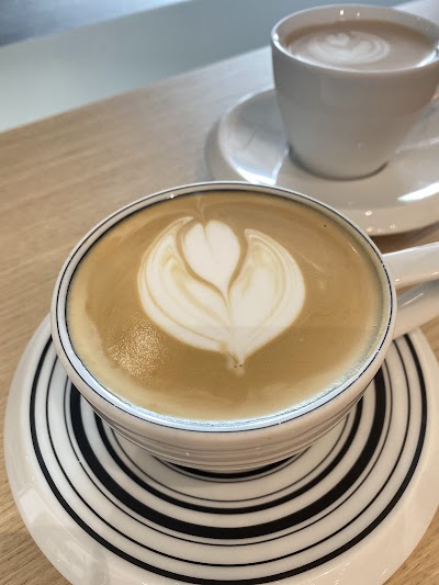 The Hub Coffee Roaster @ DC Mall atmosphere