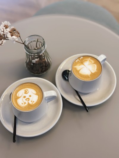 Despacito Specialty Coffee & Brunch - Café Especialidad atmosphere