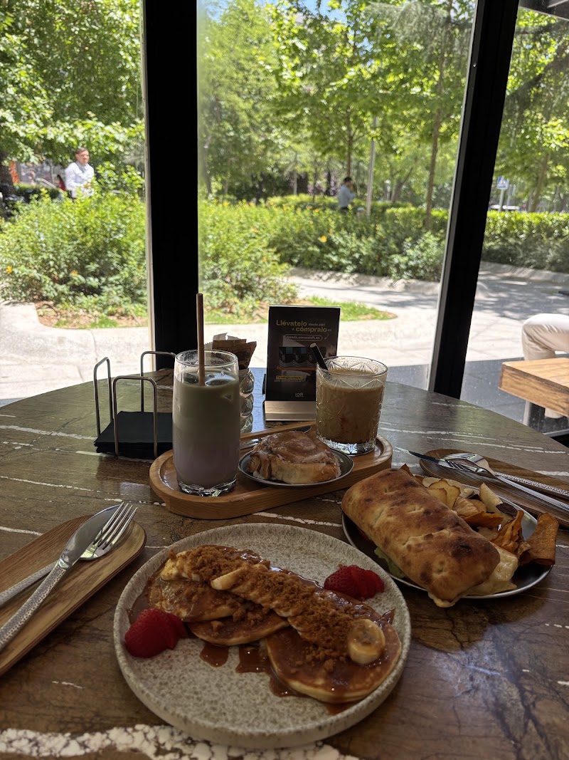 Loft Specialty Coffee & Brunch atmosphere