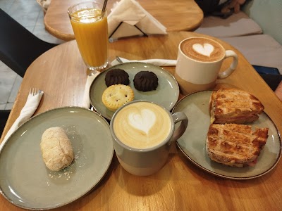 Birdy Birds Specialty Coffee Shop atmosphere