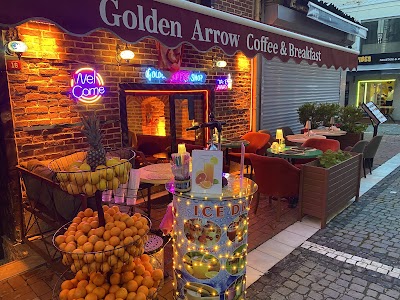 golden arrow breakfast coffee shop atmosphere