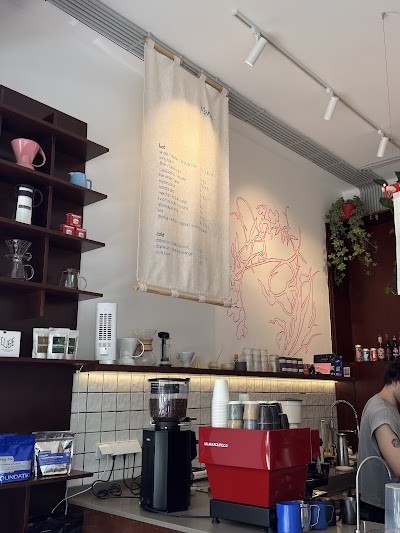 Vol. — specialty coffee, matcha & vinyl in Lisbon