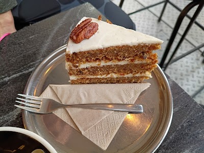 Partisan Café Artisanal atmosphere
