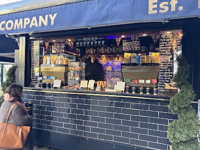 Blues & Royals | Artisan Coffee and Fresh Juices atmosphere