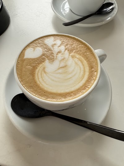 Man versus Machine Specialty Coffee Roasters & Ceremonial Grade Matcha atmosphere