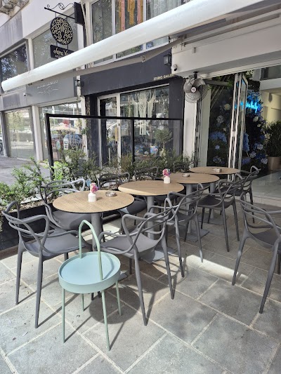 Cunia Coffee Shop atmosphere