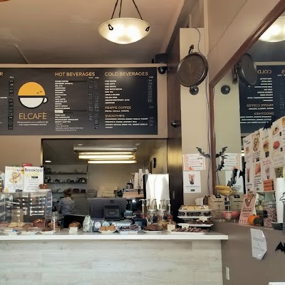 El Cafe atmosphere