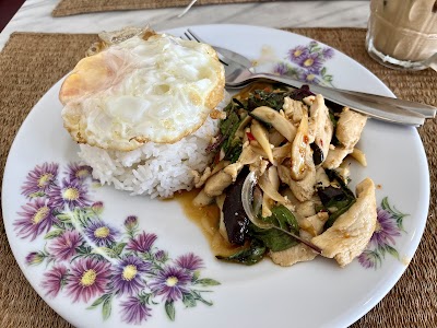 Duklong Cafe and Eat atmosphere