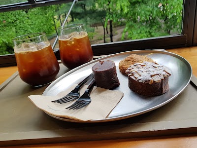 Center Coffee Gwanghwamun atmosphere