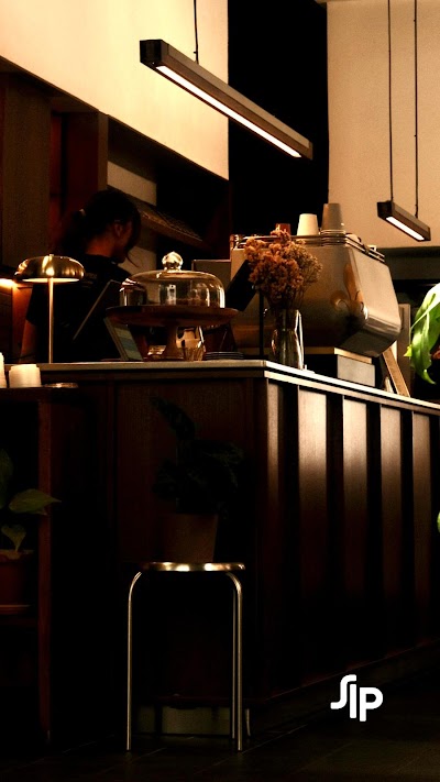SIP COFFEE ROASTERS atmosphere