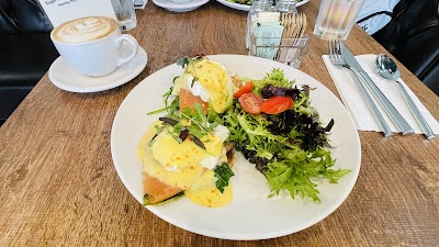 Magnin Street Cafe & Bistro atmosphere
