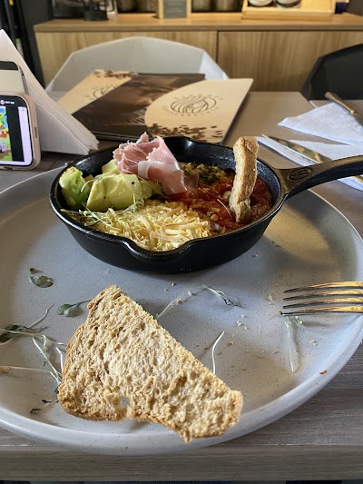 Bistrea Coffee & Brunch atmosphere