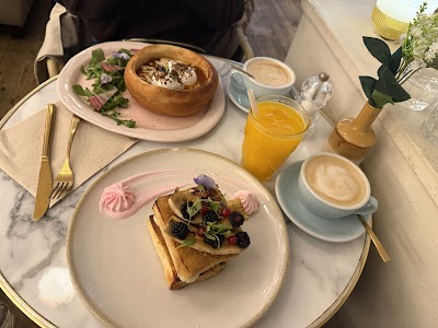 Brunch & Cake atmosphere