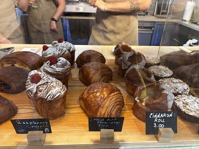 Fora Artisan Pastry atmosphere
