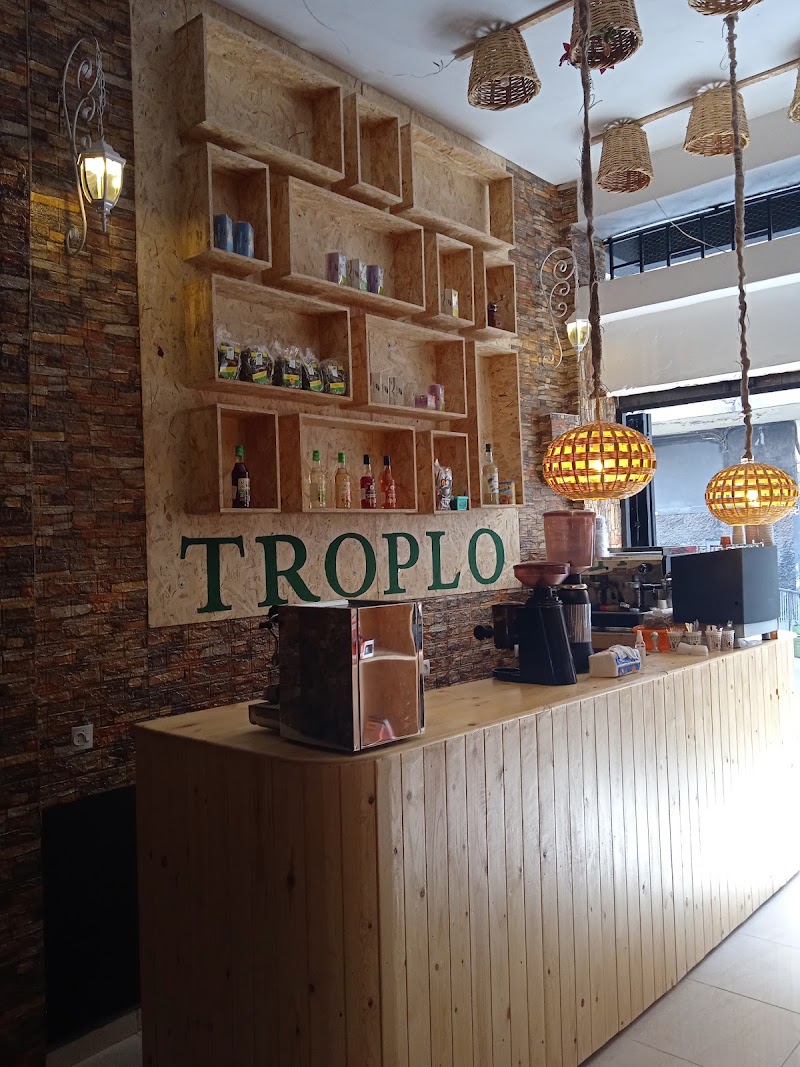TROPLO COFFEE atmosphere