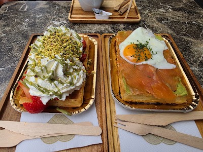 Belgian Waffles & Brunch atmosphere