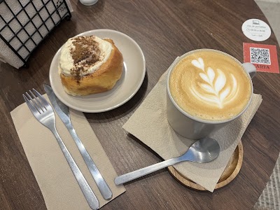 BUCHE Café - Specialty Coffee & Bar atmosphere