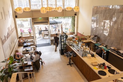 by mōme coffee