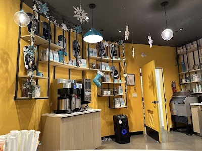 Lil E Coffee Cafe atmosphere