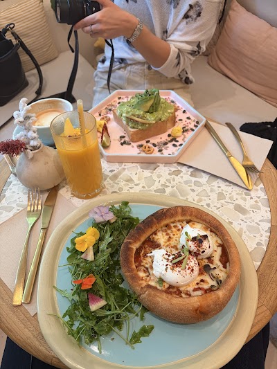Brunch & Cake atmosphere