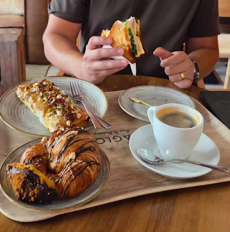 Santagloria Coffee & Bakery atmosphere