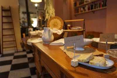 Interior of Mansilla Libros y Café in Madrid