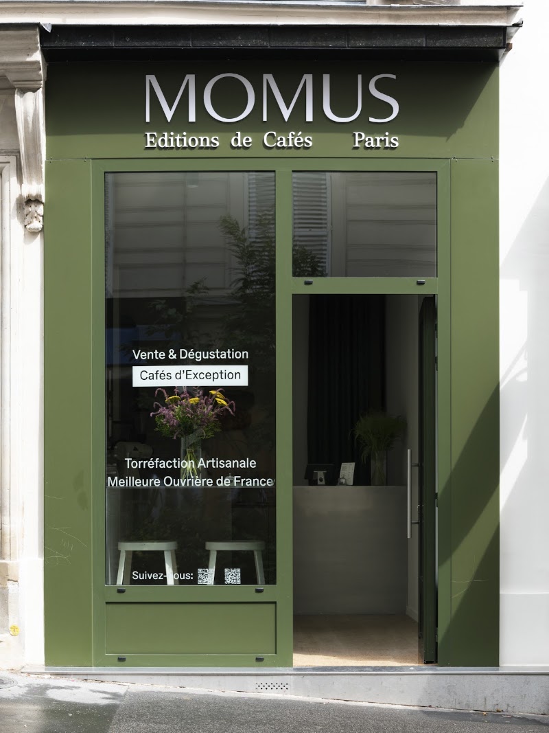 Momus Paris in 44 rue de Martyrs