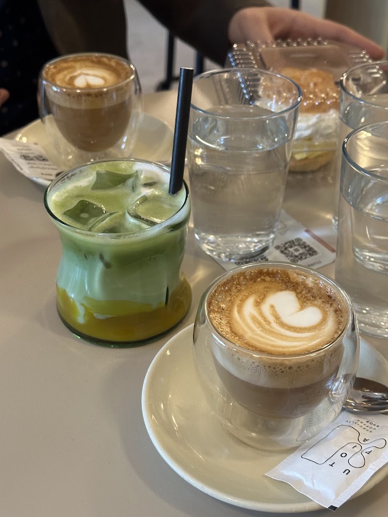 Utopia Specialty Coffee Shop atmosphere